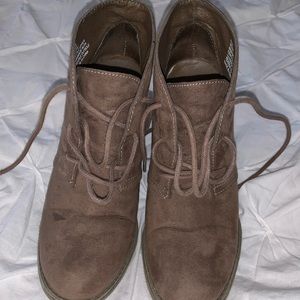 🤍 Suede lace up booties